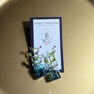 Woman’s polymer & resin earrings